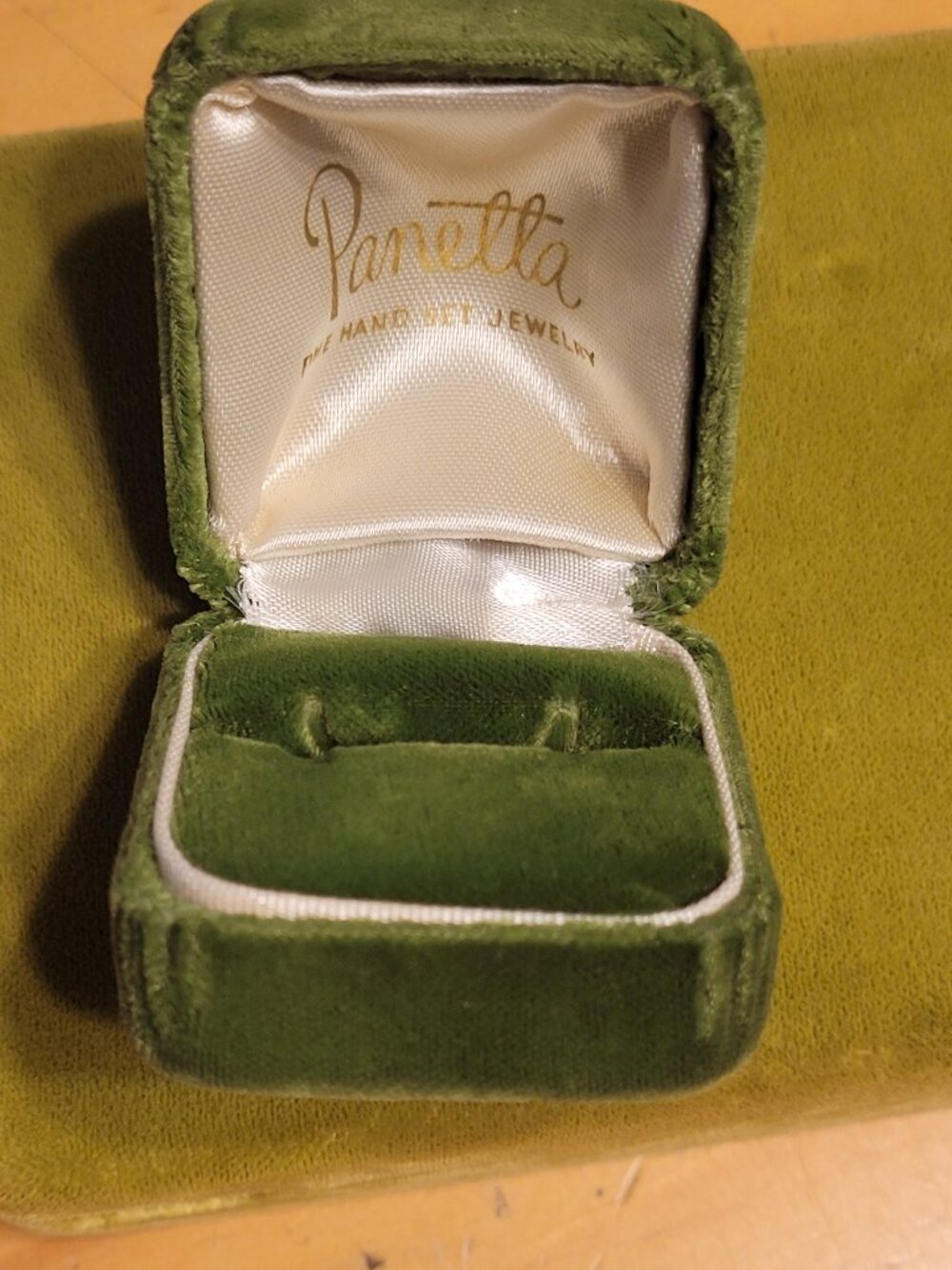 Vintage Velvet Ring Presentation Box Moss Green Panetta